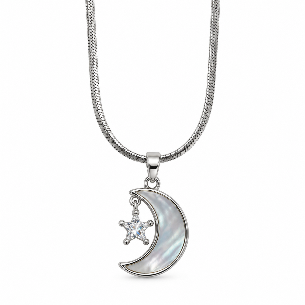 PO074 - Silver MOP Crescent Star Charm Snake Chain Ogrlica, krupan prikaz srebrnog polumeseca sa svetlim sedefastim umetkom, plavičastim i ružičastim prelivima i visećom petokrakom zvezdom sa prozirnim svetlucavim detaljem na beloj pozadini