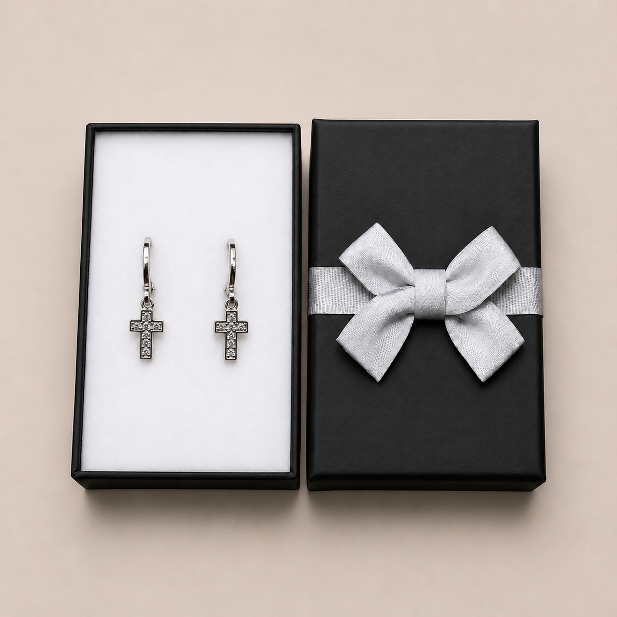 PM192 - Silver Pavé Cross Charm Huggie Minđuše