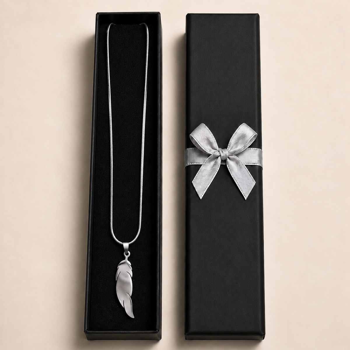 PO076 - Silver Engraved Feather Snake Chain Ogrlica
