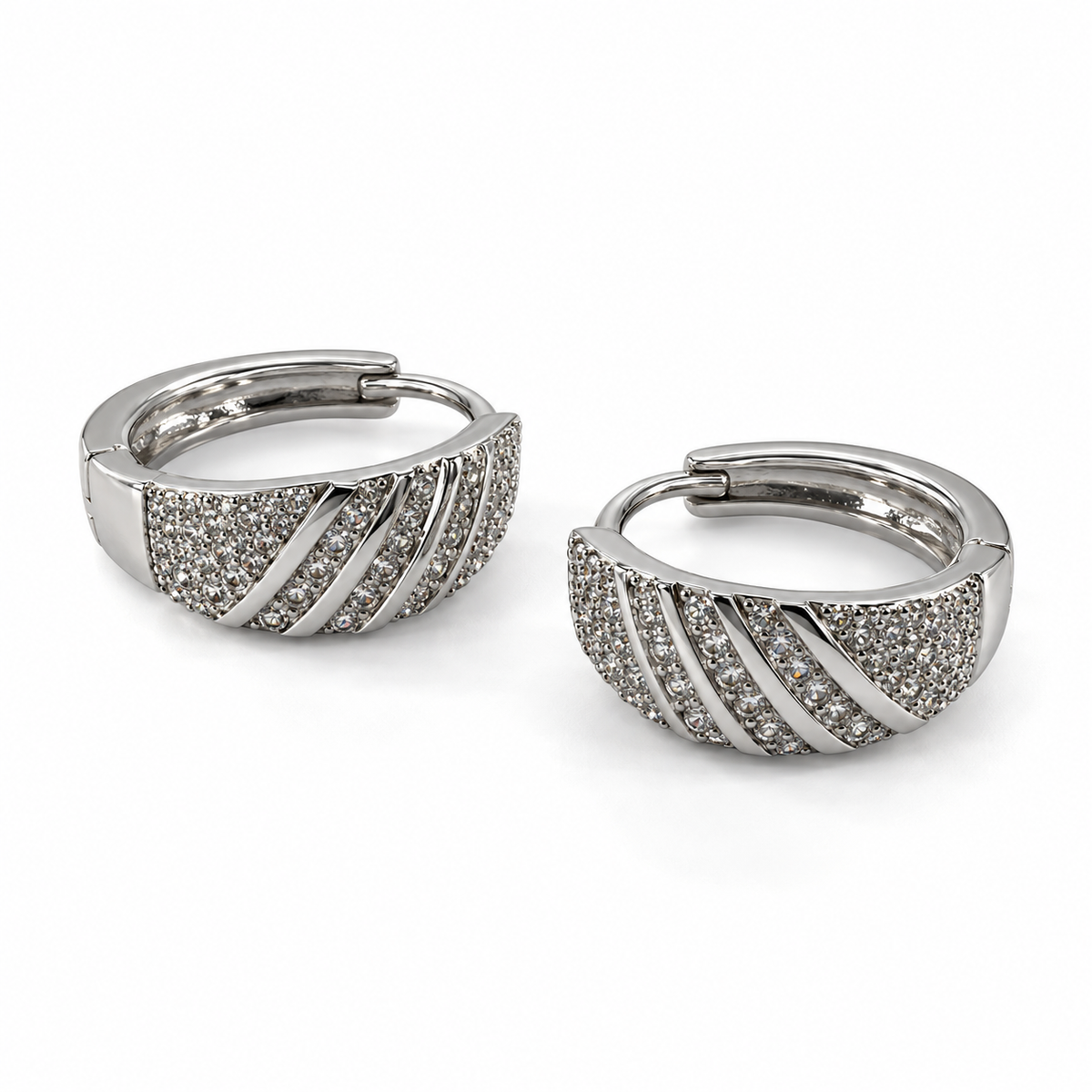 PM209 - Silver Diagonal Stripe Pavé Wide Huggie Minđuše