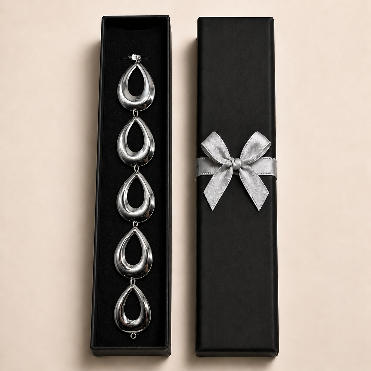 PN046 - Silver Five Open Teardrop Link Narukvica