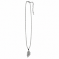PO068 - Silver Pavé Feather Cable Chain Ogrlica od hirurškog čelika, srebrna ogrlica sa finim lancem od ovalnih karika, visećim svetlucavim priveskom u obliku pera i produžnim lančićem na beloj pozadini