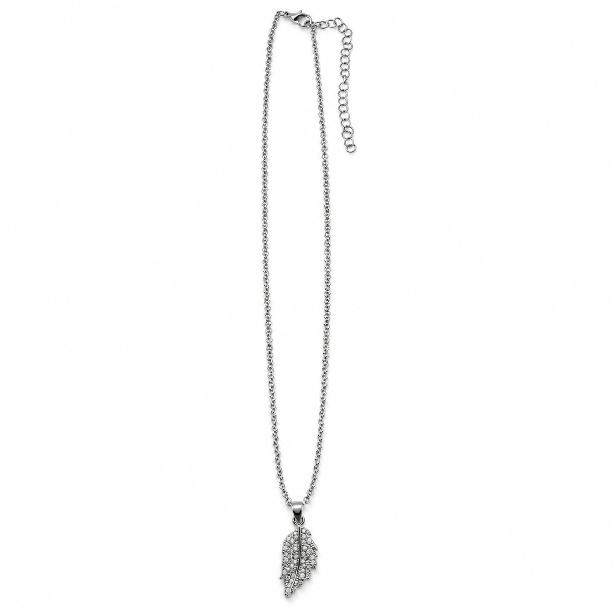 PO068 - Silver Pavé Feather Cable Chain Ogrlica od hirurškog čelika, srebrna ogrlica sa finim lancem od ovalnih karika, visećim svetlucavim priveskom u obliku pera i produžnim lančićem na beloj pozadini
