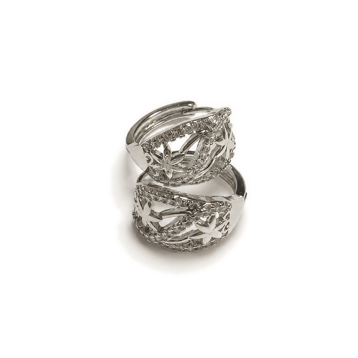 PM130 – Silver Starburst Filigree Pavé Huggie Minđuše