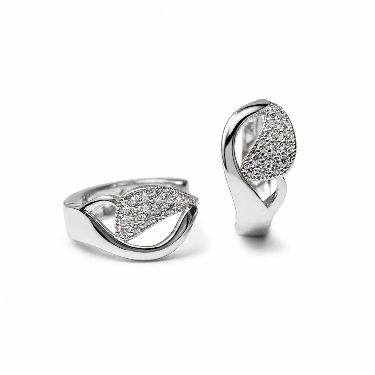PM011 – Silver Lattice CZ Huggie Minđuše
