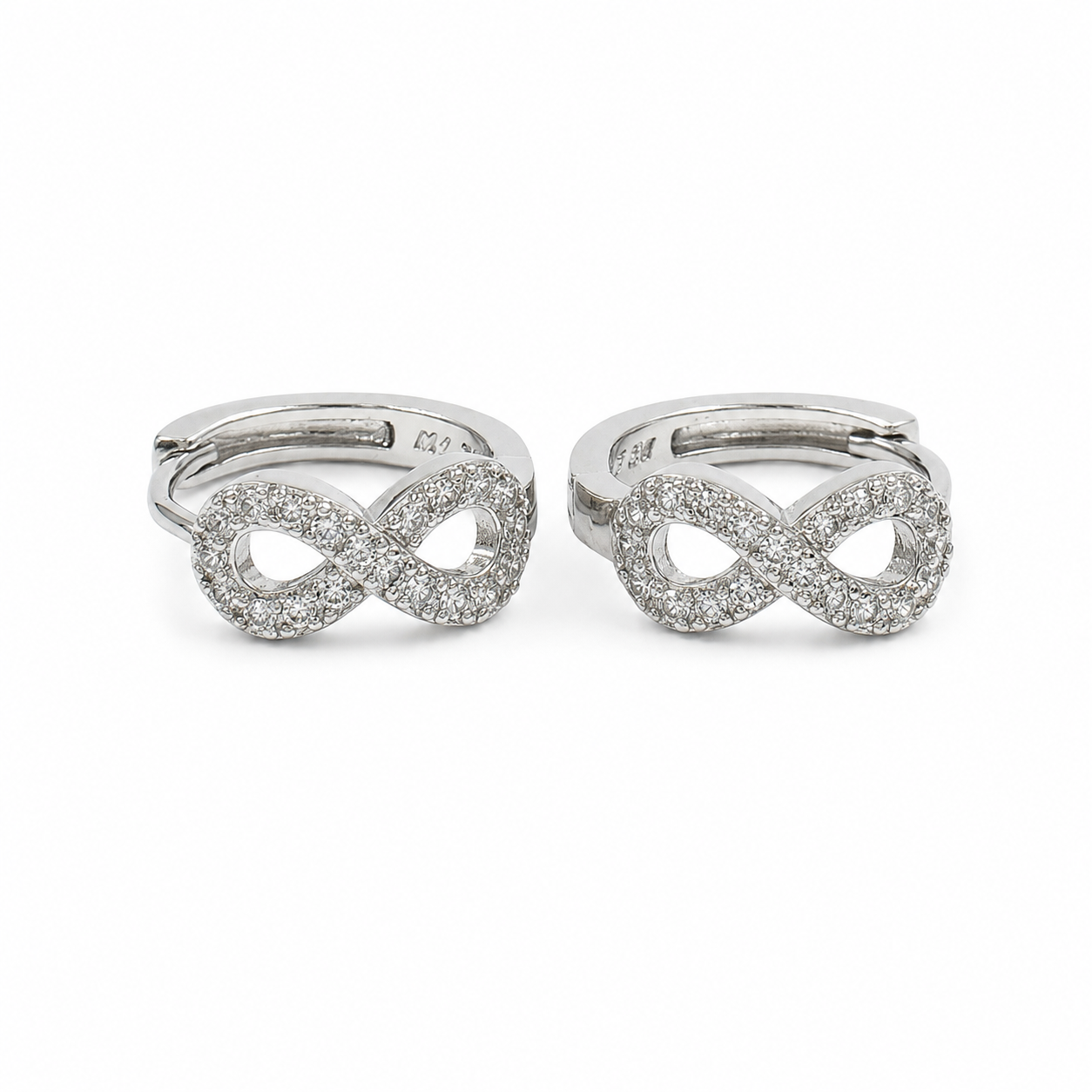 PM006 Silver Infinity Cirkoni Huggie Minđuše od hirurškog čelika
